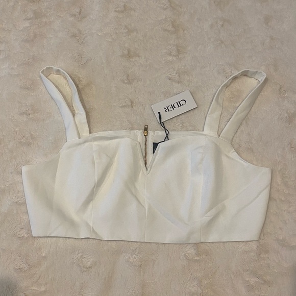 Two solid V-wire tank tops NWT - Picture 8 of 12